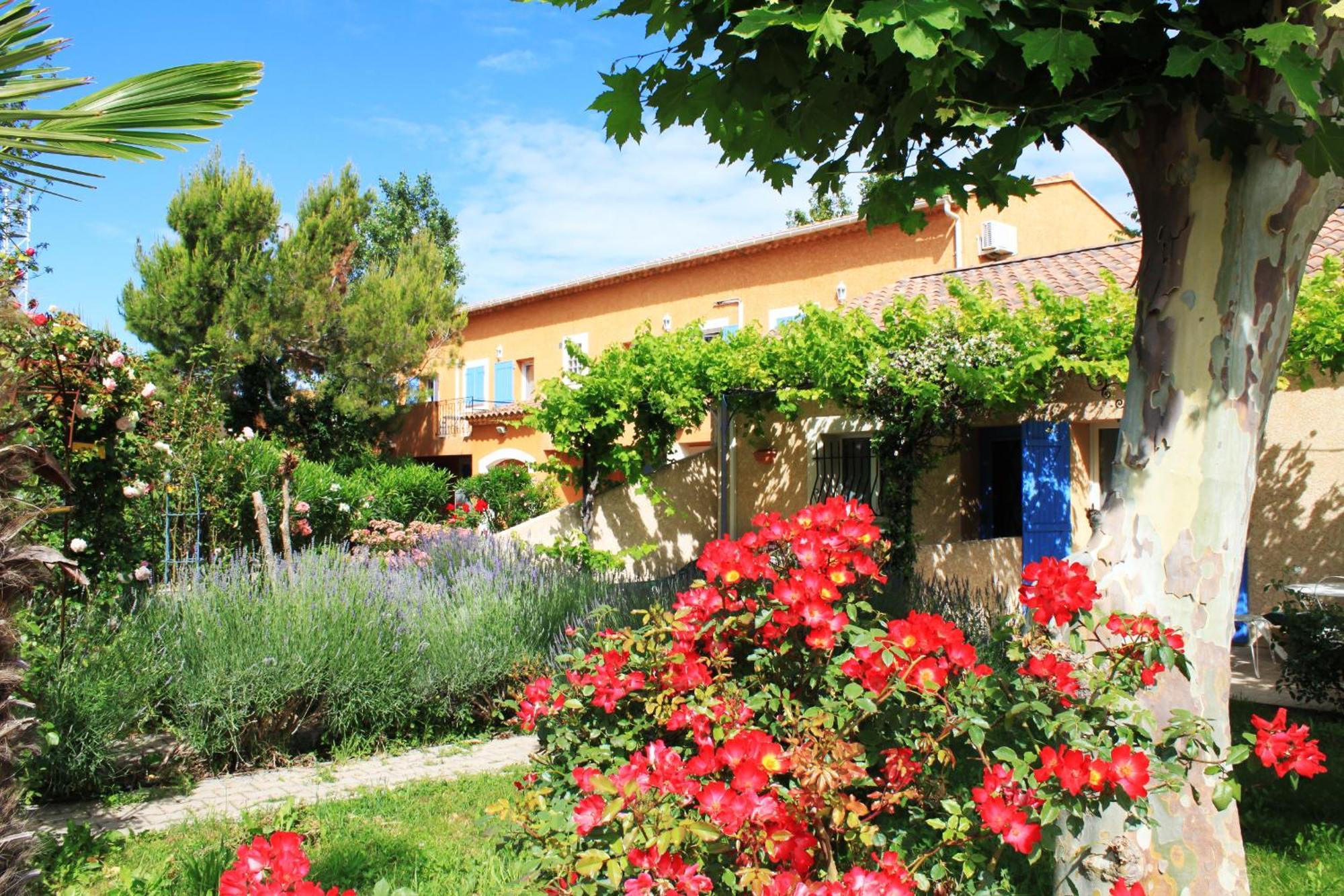 Appart'Hotel Festival Sud Aqua - Avignon Tgv Exterior foto