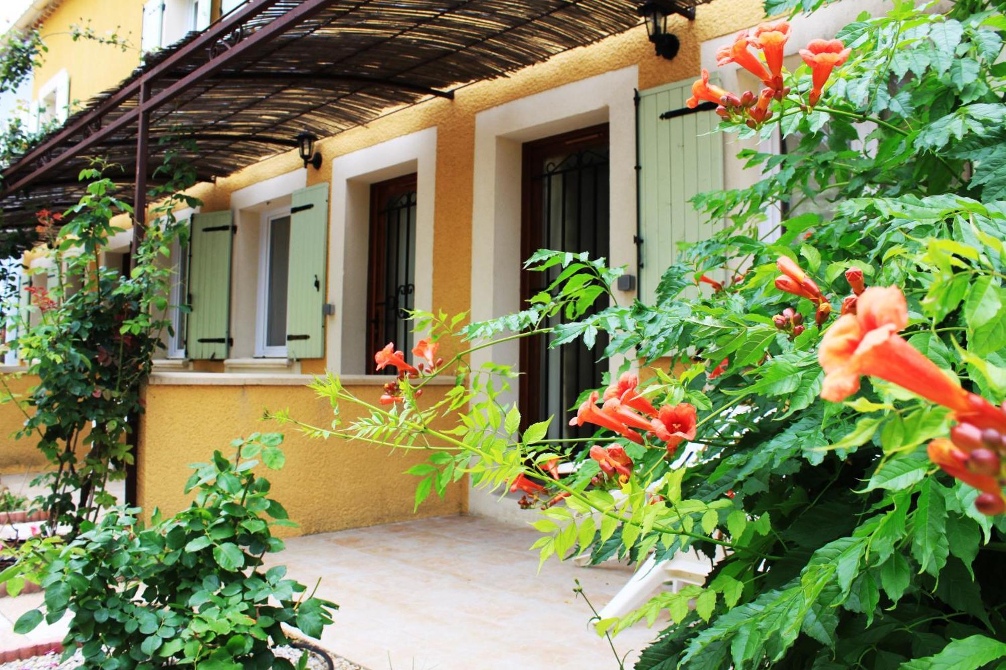 Appart'Hotel Festival Sud Aqua - Avignon Tgv Exterior foto