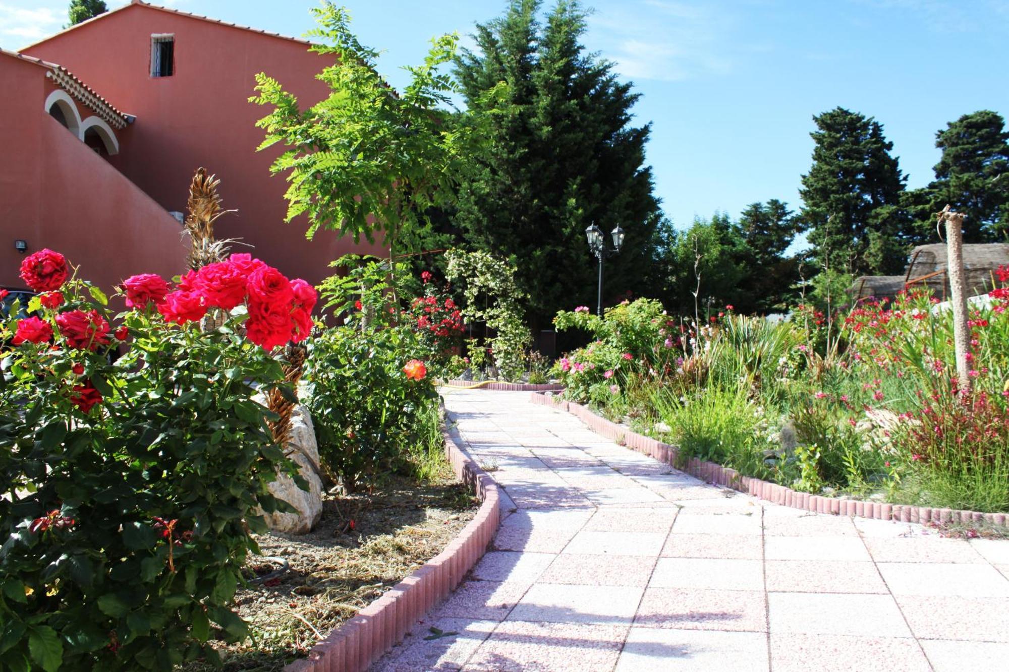 Appart'Hotel Festival Sud Aqua - Avignon Tgv Exterior foto